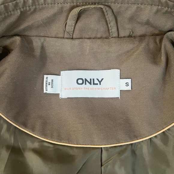 Double breasted trench coat - Picture 7 of 8